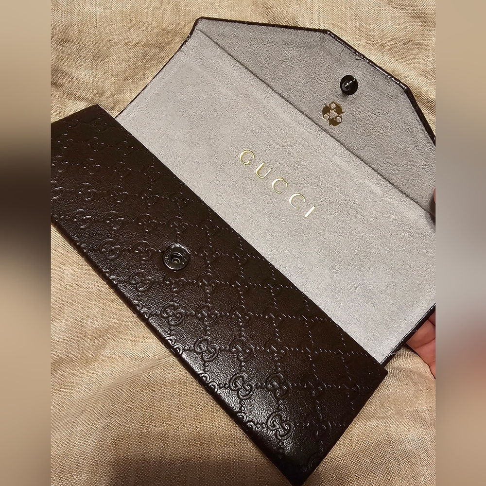 Authentic Gucci Brown Embossed GG Trifold Sunglasses Case NWOT - Picture 2 of 11